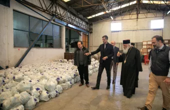 Πάνω από 20.000 πακέτα τροφίμων από Δήμο Αθηναίων και Αρχιεπισκοπή Αθηνών (ΦΩΤΟ)