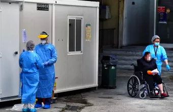 Κορωνοϊός: Δύο νέοι θάνατοι στην Ελλάδα - Στους 112 οι νεκροί