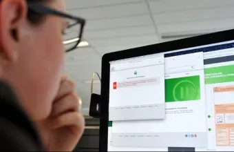 Μαζική επιστροφή: Στα πόστα τους από τη Δευτερα το 70% των δημοσίων υπαλλήλων