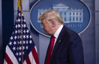 Mαίνεται ο παγκόσμιος πόλεμος για τις μάσκες: Στοπ στις εξαγωγές από τον Τραμπ 