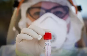 Ρεμδεσιβίρη: Ποιο το ελπιδοφόρο φάρμακο που ανέφερε ο Φάουτσι μιλώντας για την Ελλάδα