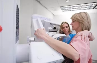 Τα εμβόλια Covid-19 μπορεί να επηρεάσουν πρόσκαιρα τις μαστογραφίες