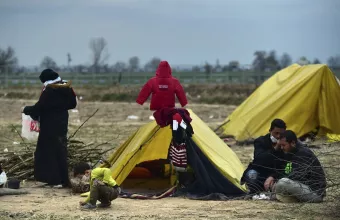 Σφυροκόπημα Guardian κατά Ερντογάν: Πιόνια στο παιχνίδι του οι πρόσφυγες