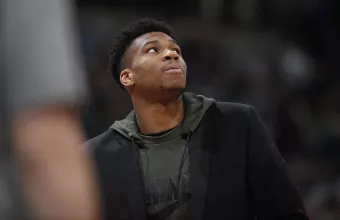 Κεραμέως: Απομακρύνεται άμεσα ο καθηγητής ΕΚΠΑ για το ρατσιστικο σχόλιο κατά Αντετοκούνμπο