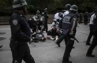 Συνεχίζονται οι αναταραχές στις ΗΠΑ - Ο Τραμπ εμμένει στις απειλές του 