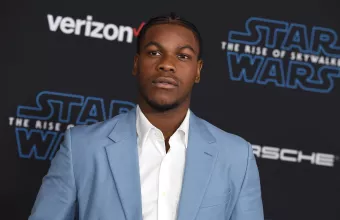 Ξέσπασε σε κλάματα για τον Φλόιντ ο ηθοποιός του Star Wars Τζον Μπογιέγκα (vids) 