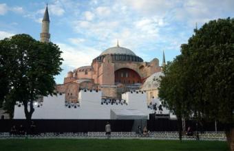 Αγία Σοφία: Η «πολιτική απελπισίας» του Ερντογάν και το αγεφύρωτο χάσμα Ανατολής- Δύσης