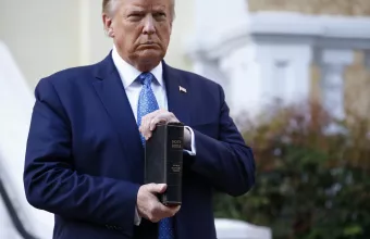 Εξηγήσεις Τραμπ για Βίβλο - Πήγα στο καταφύγιο του Λευκού Οίκου «για επιθεώρηση»