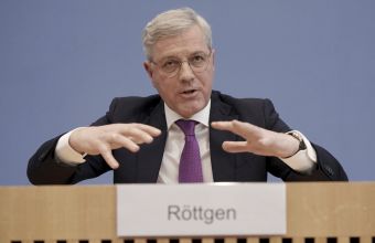 Ρέτγκεν: Υπέρ της αποστολής κυανοκράνων με τη συμμετοχή και Γερμανών στη Λιβύη