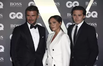 Οικογένεια Μπέκαμ: Πώς ο Έλτον Τζον «έσωσε» τη σχέση της Βικτόρια με τον γιο της