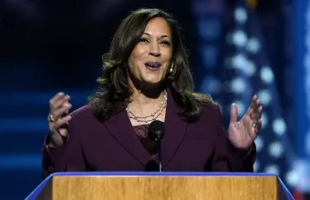 Η πρώτη γυναίκα αντιπρόεδρος των ΗΠΑ στην ιστορία- Ποια είναι η Κάμαλα Χάρις;