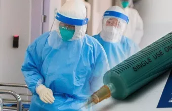 FT: Ερωτήματα σχετικά με τις ανακοινώσεις για το εμβόλιο της Οξφόρδης