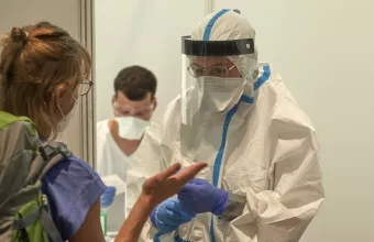 Κορωνοϊός: Πάνω από 400.000 κρούσματα καταγράφηκαν την Πέμπτη παγκοσμίως