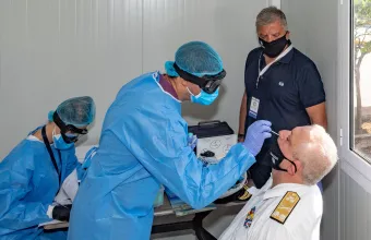 Κορωνοϊός: Δειγματοληπτικά τεστ σε όσους επιστρέφουν με πλοίο σε Πειραιά και Ραφήνα