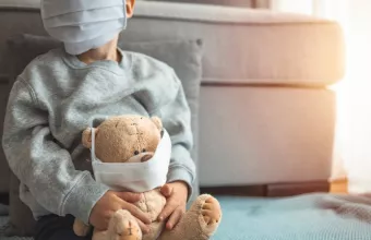 Η λοίμωξη του κορωνοϊού στα παιδιά – Τι να προσέχουν οι γονείς