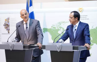 Σε εξέλιξη συνάντηση Δένδια-Χριστοδουλίδη ενόψει της Συνόδου Κορυφής 