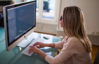 Lockdown Αττική: Έλεγχοι στους χώρους εργασίας - Τι ισχύει για δημόσιο και ιδιωτικό τομέα