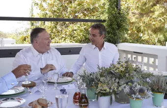 Το κρητικό τραπέζι στον Πομπέο από τον Μητσοτάκη- Το μενού και οι ευχαριστίες (video)