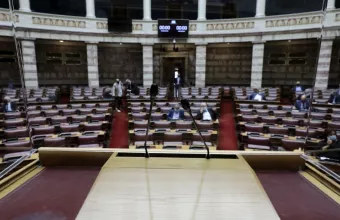 Βουλή: Αντιπαράθεση για τα επεισόδια στη μαθητική πορεία και τις καταλήψεις