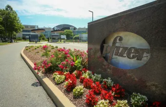 Pfizer: Αρχίζει στις ΗΠΑ κλινικές δοκιμές ενός νέου αντι-ιικού φαρμάκου κατά του κορωνοϊού