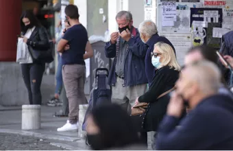 Κορωνοϊός-Κυβερνητικές πηγές: Σήμα συναγερμού λόγω της εκθετικής αύξησης κρουσμάτων