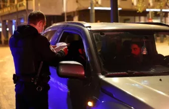 Κορωνοϊός: Οι περιοχές που αλλάζουν επίπεδο συναγερμού-Τι ισχύει για μάσκα σε αυτοκίνητα-μηχανές