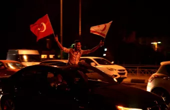 Πανηγυρισμοί στα κατεχόμενα μετά την εκλογή Τατάρ.