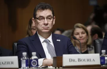 Επικεφαλής Pfizer: Ώρες μετά την έγκριση θα ξεκινήσει η διανομή του εμβολίου