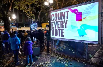 ΗΠΑ-Εκλογές: Παραμένει μπροστά ο Μπάιντεν - 5 Πολιτείες απομένουν - Εμπόδια βάζει ο Τραμπ