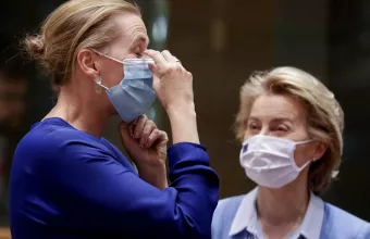 Δανία-βιζόν: Με δάκρυα στα μάτια, η πρωθυπουργός ζητάει συγγνώμη για τη διαχείριση κρίσης