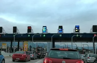 Lockdown: Εγκαταλείπουν την πρωτεύουσα οι Αθηναίοι- Αυξημένη κίνηση στα διόδια 