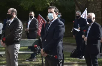 Eορτασμός Πολυτεχνείου-ΣΥΡΙΖΑ: 50 άτομα με αποστάσεις στο Πάρκο Ελευθερίας (φωτο)