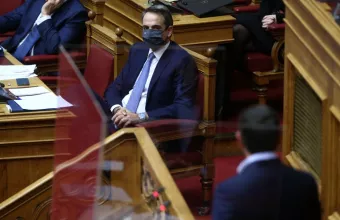 Με Γεραπετρίτη, Πολάκη και “3 επιστολές” η κόντρα Μητσοτάκη - Τσίπρα στη Βουλή
