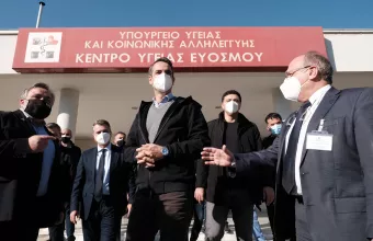 Μητσοτάκης από Νοσοκομείο Παπαγεωργίου: Θα κάνουμε διαφορετικά Χριστούγεννα φέτος