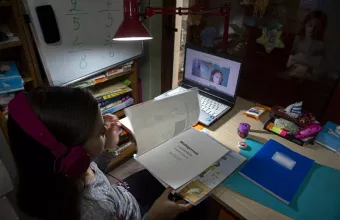 Τηλεκπαίδευση: Μετ εμποδίων η πρεμιέρα για Δημοτικά - Νηπιαγωγεία