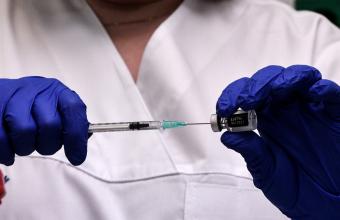 «Nein» Βερολίνου στην πρόταση Μπάιντεν: Θέλει να «προστατευτούν» οι πατέντες των εμβολίων