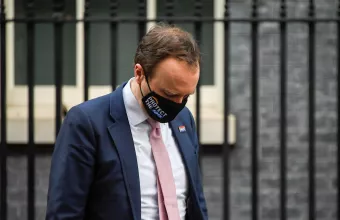 Βρετανία: Σάλος με βίντεο του υπουργού Υγείας να καταστροφολογεί για μετάλλαξη (vid)