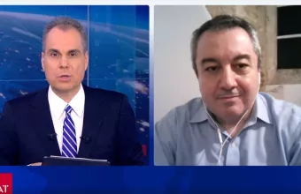 Μόσιαλος σε ΣΚΑΪ: Επηρεάζει η μετάλλαξη του ιού το εμβόλιο; - Τι είπε για ρεβεγιόν και lockdown