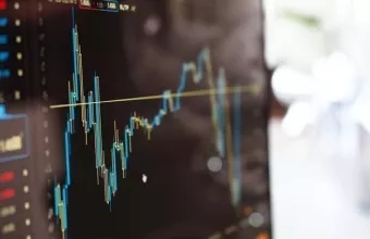 Yποχωρεί το ευρώ - Σταθερά τα ομόλογα