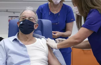 Ποιοι υπουργοί και κρατικοί αξιωματούχοι θα εμβολιαστούν τις επόμενες ημέρες