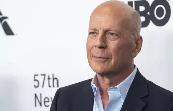 Μπρους Γουίλις: «Έπαιζε με ακουστικό για να του υπαγορεύουν το ρόλο»- Η μάχη του «σκληρού» του Χόλιγουντ  με την αφασία