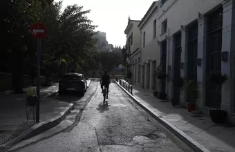 Απομακρύνεται το καθολικό lockdown σε Αττική - Με click away το λιανεμπόριο μόνο καθημερινές