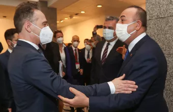 Τσαβούσογλου παρουσία Μάας: Η Ελλάδα συνεχίζει προβοκάτσιες-Παραβιάζει καθεστώς αποστρατικοποίησης νησιών