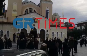 Θεοφάνια: Κοσμοσυρροή στη Μητρόπολη Καλαμαριάς (pic+vid)