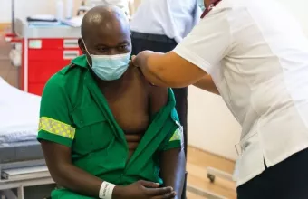 Σύσκεψη στον ΠΟΥ για τη νέα μετάλλαξη – Σταματά τις πτήσεις σε έξι αφρικανικές χώρες η Βρετανία