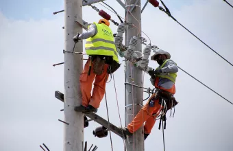ΔΕΔΔΗΕ: Προσπάθειες για επανηλεκτροδότηση των τελευταίων περιοχών στην Αττική