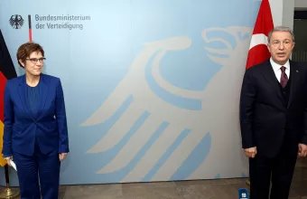 Ο ρόλος του Βερολίνου στα ελληνοτουρκικά - Αντιδράσεις για την επίσκεψη Ακάρ στη Γερμανία