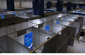 Mαρούσι: Δείτε το Mega εμβολιαστικό κέντρο - To ωράριο λειτουργίας, πόσοι θα εμβολιάζονται τη μέρα (pics)