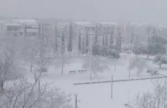 Στα λευκά έντυσε την Αττική η... Μήδεια: Χιόνι από το Ολυμπιακό Χωριό μέχρι την Πειραϊκή! (pics)