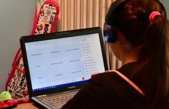 Παιδί σε τηλεκπαίδευση